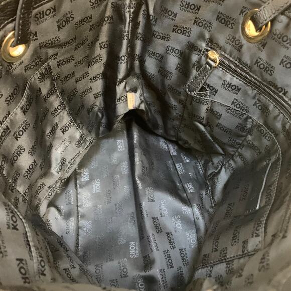 MICHAEL KORS Black/White Monogrammed Canvas JET SET GRAB BAG Tote - Picture 9 of 16